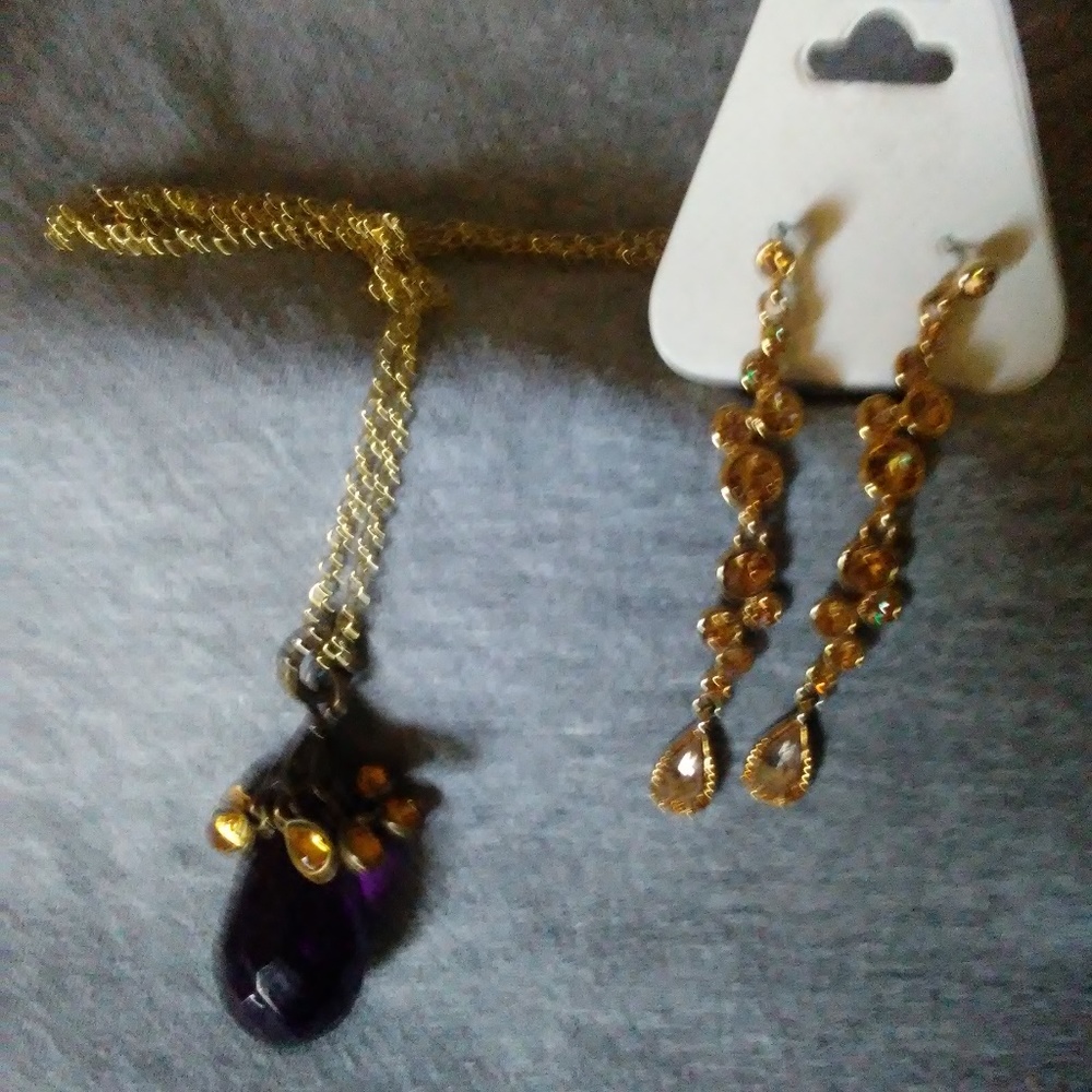 necklace/earrings